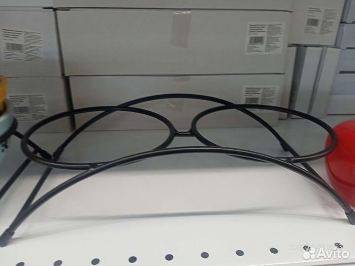 Подставка под миски железная