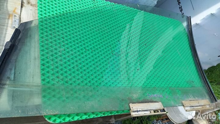 Стекло переднее правое Opel Omega B