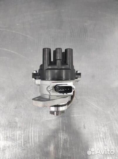 Трамблер Mazda Familia BG. Фишка 4 конт