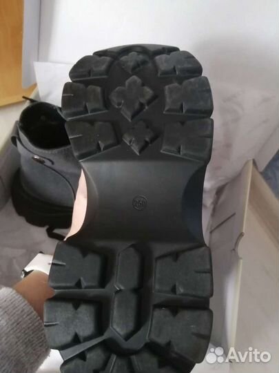 Новые ботинки на 38 рр