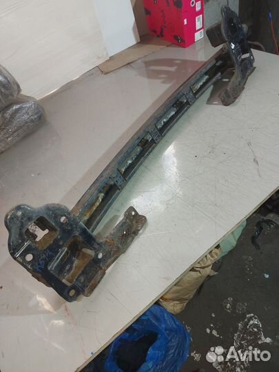 Усилитель переднего бампера Kia Sportage 2