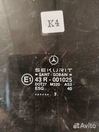 Стекло правое от Мерседеса
