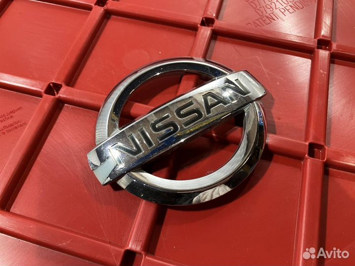 Значок (эмблема) крышки багажника Nissan Murano
