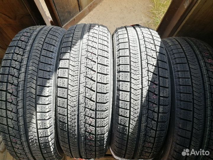 Bridgestone Blizzak VRX 185/60 R15 84S