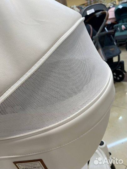 Коляска детская Luciano deluxe Q107 белая кожа