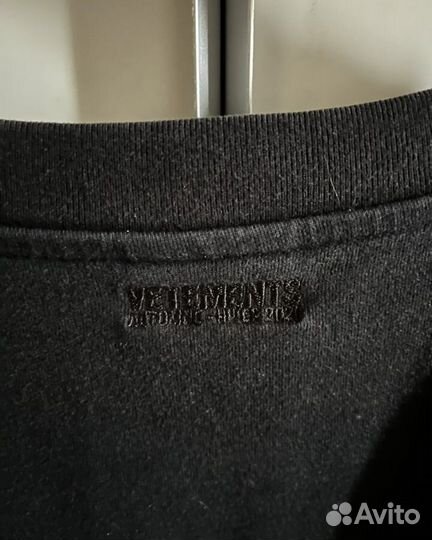 Лонгслив Vetements Logo Blanc