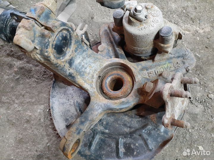 Skoda Fabia 2 1.2 кулак поворотный левый.правый