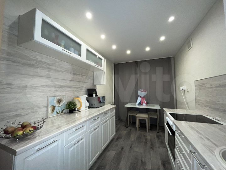 2-к. квартира, 57 м², 1/10 эт.