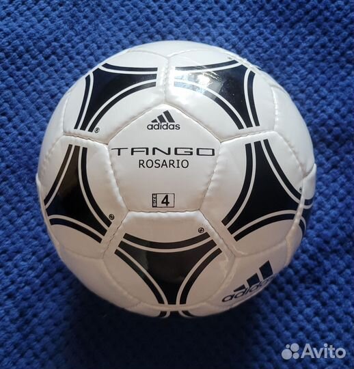 Футбольный мяч adidas