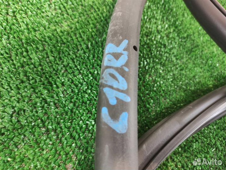 Уплотнитель двери задней правой volkswagen Touare