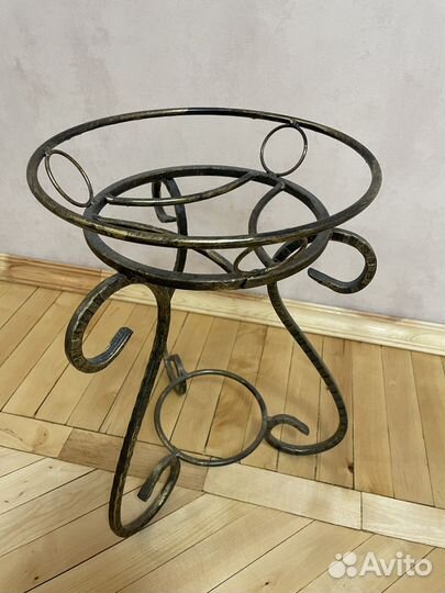 Подставка для цветов металлическая