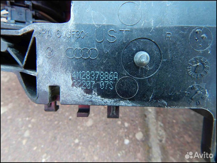 Ручка наружная передняя правая Audi Q7 4M