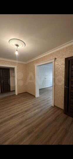2-к. квартира, 77 м², 1/10 эт.