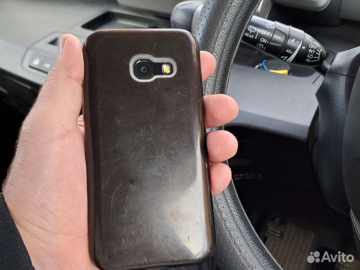 Телефон Samsung galaxy a3 2017