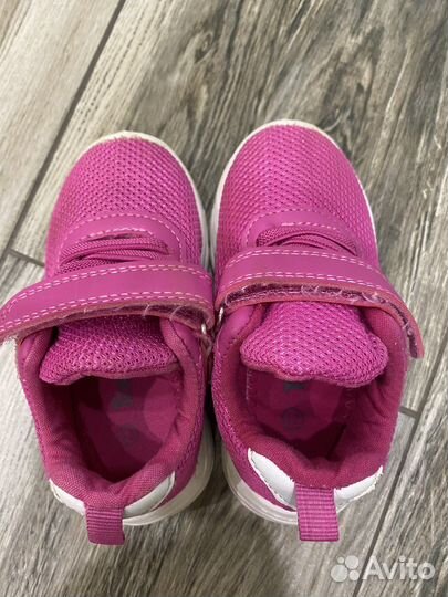 Кроссовки для девочки