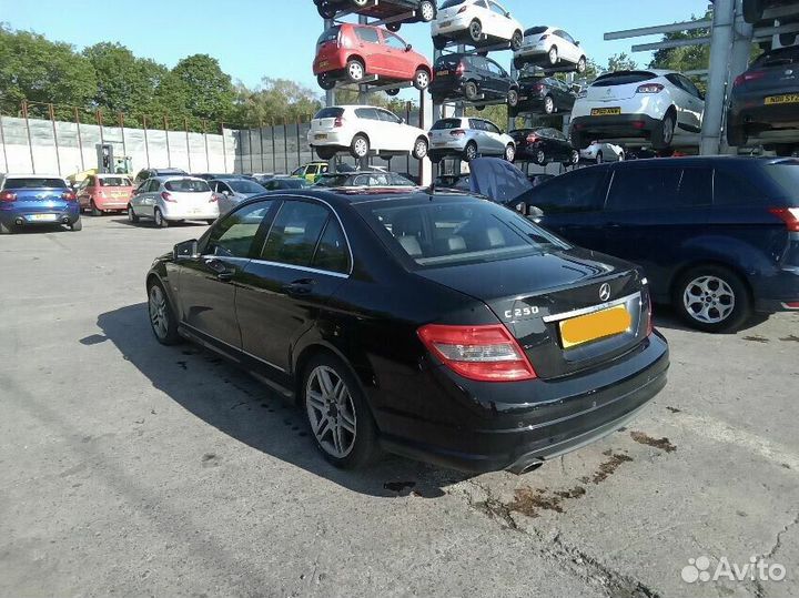 Петля капота mercedes benz C-class W204 2010