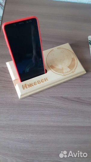 Подставка для телефона из дерева