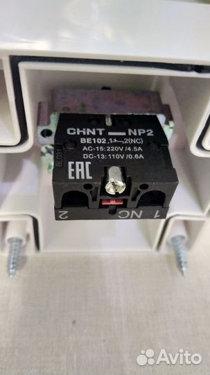 Кнопка аварийной остановки в корпусе