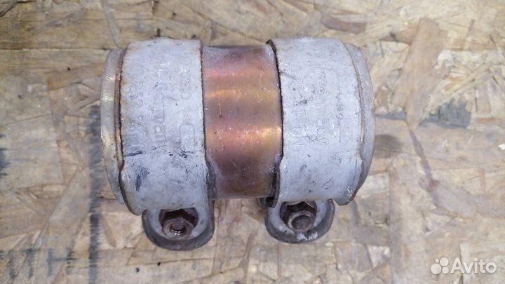 Хомут глушителя Volkswagen Passat B6 2010