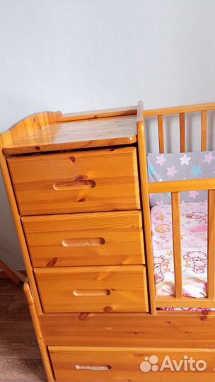 Детская кроватка с комодом из дерева