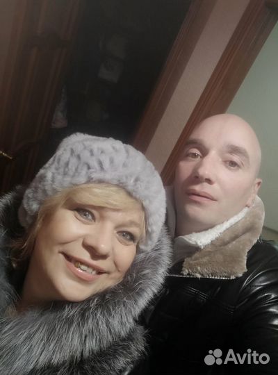 Семейная пара помощники по хозяйству