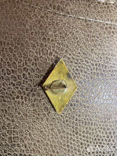 Продам значок