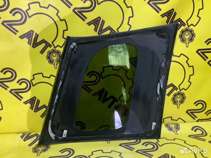 Форточка задняя правая Toyota Ist NCP60 2NZ-FE