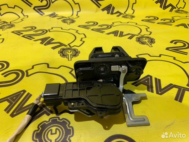 Замок багажника Toyota Harrier GSU30 2grfe 2006.10