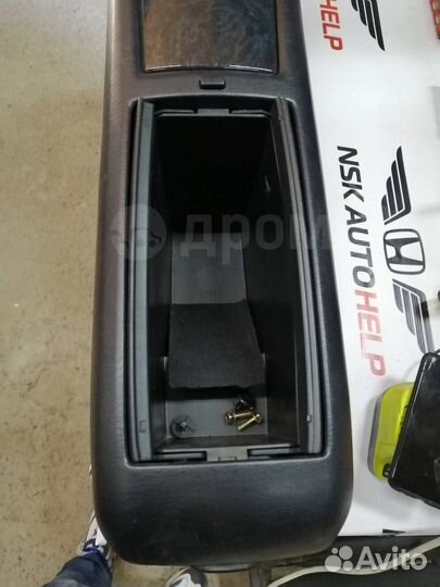 Подлокотник Toyota Kluger V MCU25W 1MZ 2003