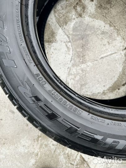 Bridgestone Dueler A/T 235/55 R17