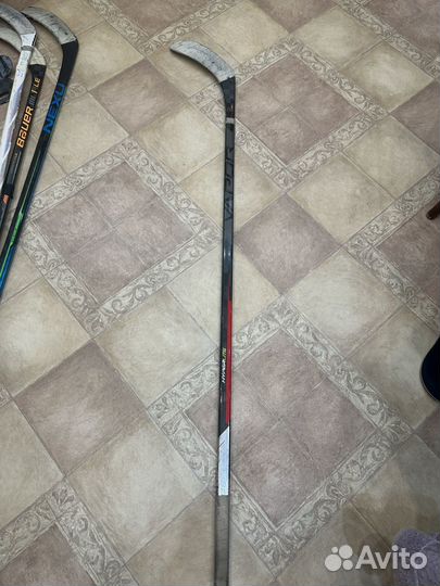 Сломанные хоккейные клюшки bauer