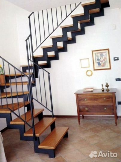 Металлокаркас лестницы на ломанном косоуре в котте