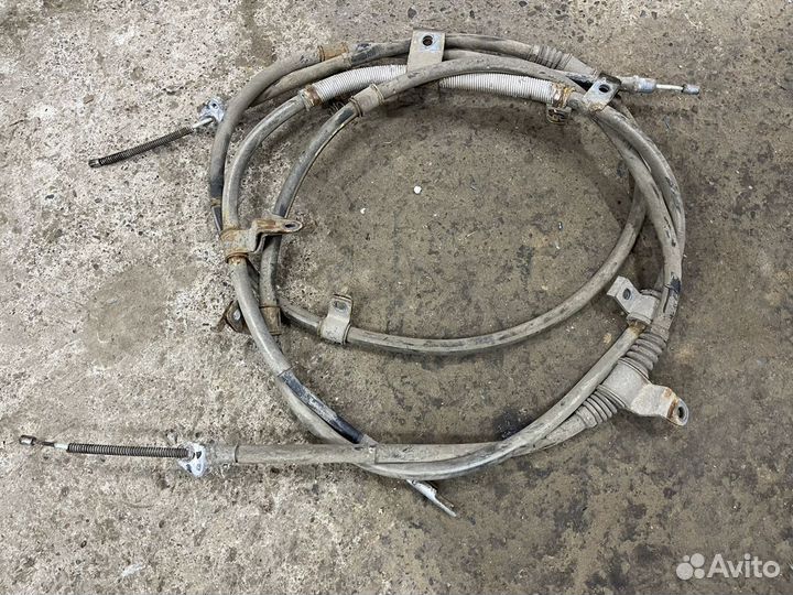 Трос ручного тормоза Mitsubishi Pajero Sport 3