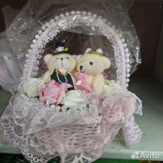 Корзинка с медвежатами