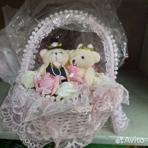 Корзинка с медвежатами