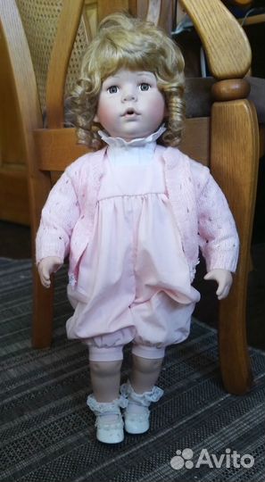 Коллекционная фарфоровая кукла 55 см.Клеймо