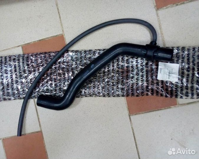 Патрубок радиатора верхний VW Passat B3