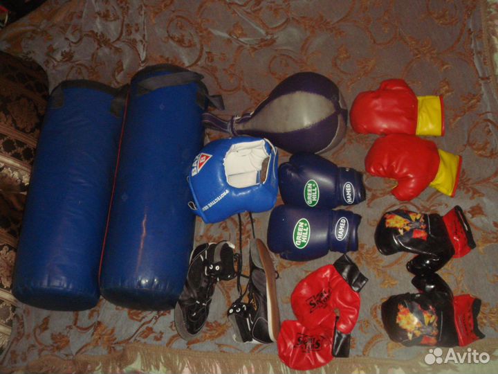 Бокс. Шлем. Лапы. Груша. Перчатки