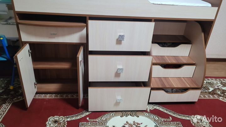 Детская кровать чердак со столом и шкафом