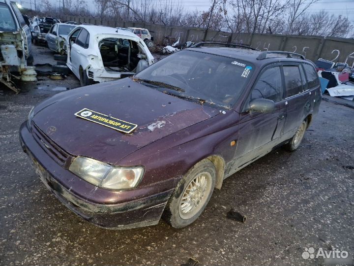 Рычаг подвески нижний правый Toyota Caldina 1993