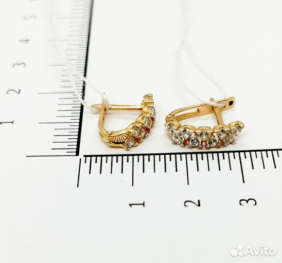 Золотые серьги с камнем