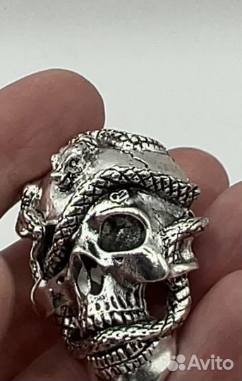 Брошь череп