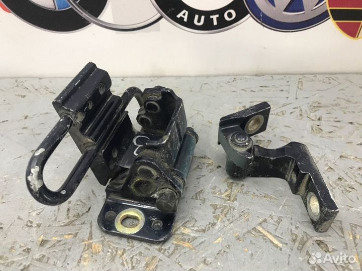 Петли на дверь задние правые Audi A4 B6 ASN 3.0