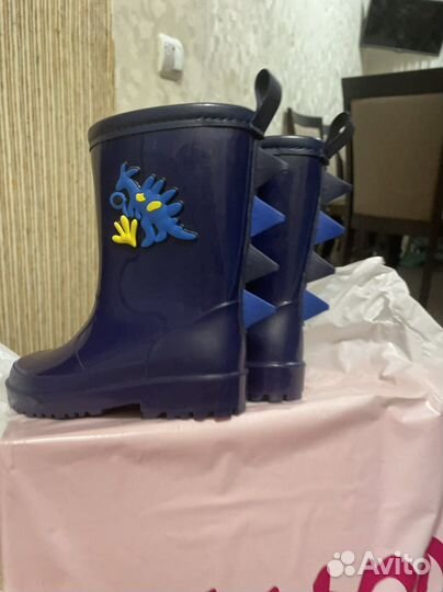 Новые. Резиновые сапожки для мальчика 23