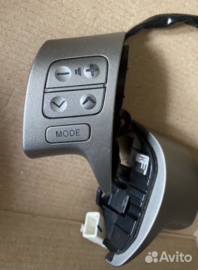 Кнопки на руль Toyota auris