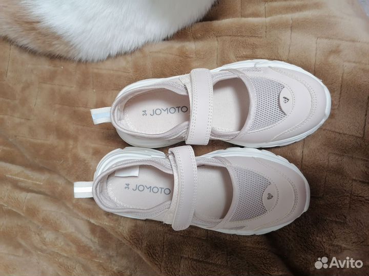 Кроссовки для девочки