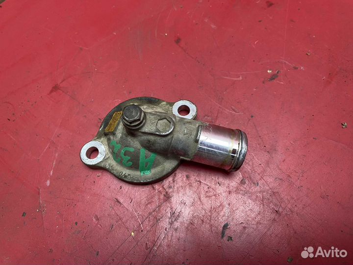 Крышка термостата 140752Y001 Nissan Maxima (A33)