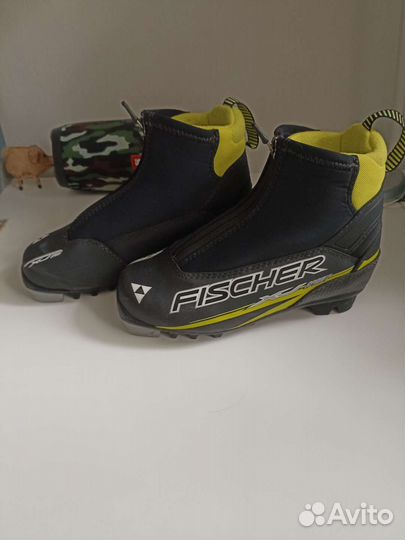 Лыжные ботинки Fischer р. 32