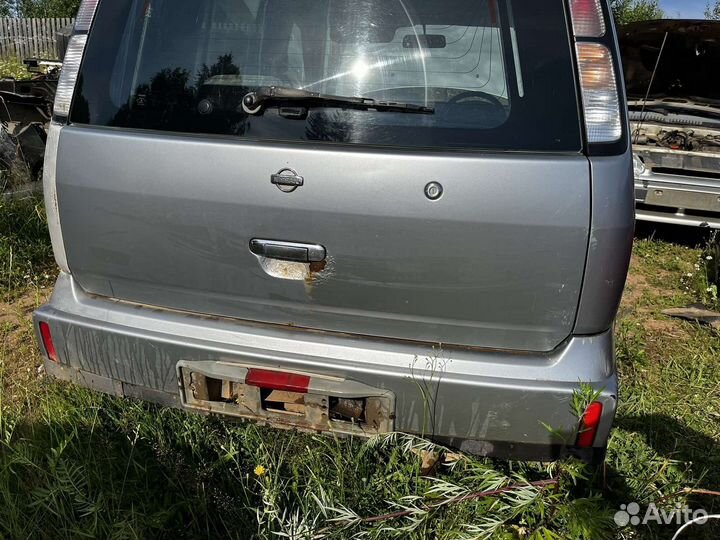 Крышка багажника Nissan Cube Z10