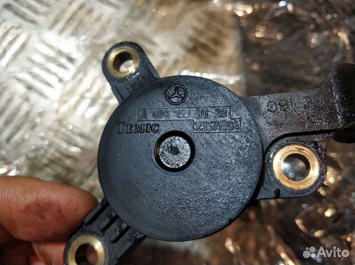 Датчик уровня масла Mercedes-Benz Sprinter W906